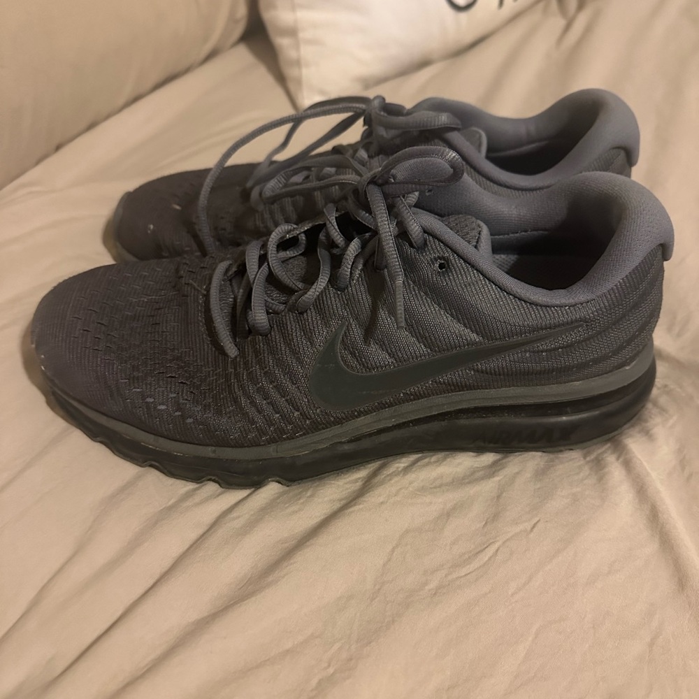 Nike Men’s Dark Grey Breathable Athletic Sneakers